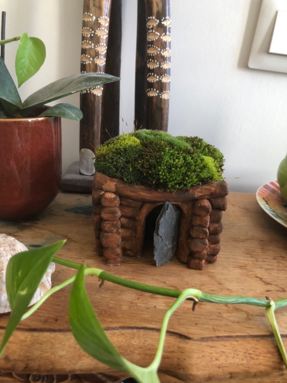 Cabane miniature artisanale en bois noble : une pièce de collection numérotée