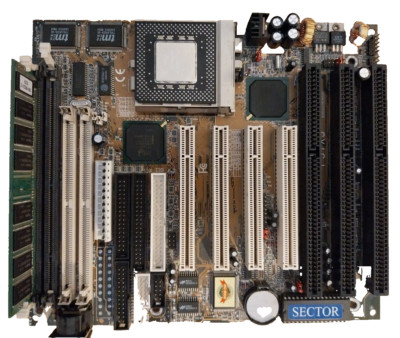 Lucky Tech P5TX3 + Pentium 166 MMX + 128Mb SD Ram