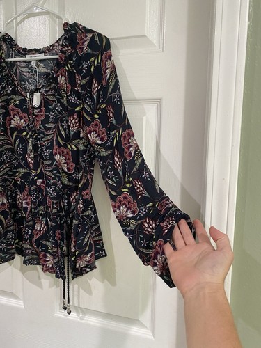William Rast Black Purple Floral Tie Front Peasant Blouse Ruched Sleeve Size XS - Picture 3 of 10