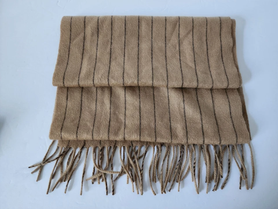 Cachecol Saks Fifth Avenue 100% cashmere listra bege 64" X 12,5"  - Imagem 3 de 4