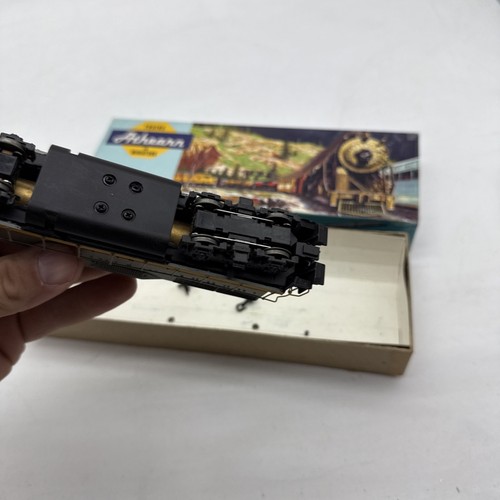 HO Athearn Blue Box GP-35 Powered Diesel Locomotive Eirie CR #3690 - Picture 9 of 10