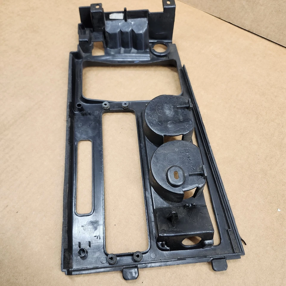 Placa de cambio de consola central Corvette 92-93 C4 transmisión automática bisel recorte defectos Foto 2 de 4