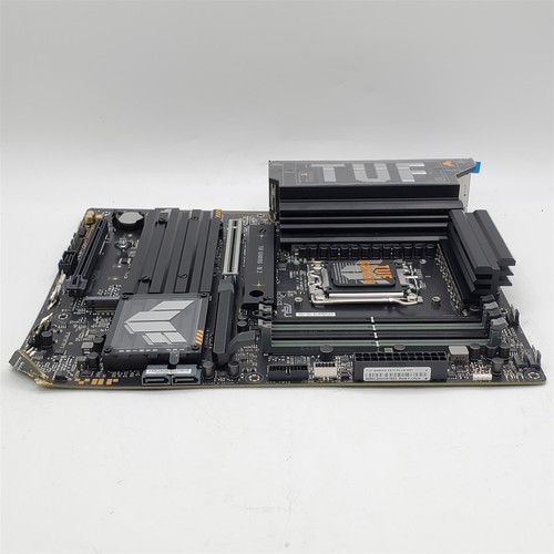 ASUS TUF Gaming X870-PLUS WiFi AMD AM5 X870 ATX Motherboard, DDR5 -NOT WORKING- - Bild 4 von 7