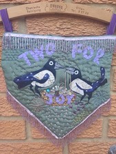 Produktbild - Elster/ Freude Wandbehang/ Flagge/ Banner. Freundlichkeit/ Nachdenkliches Geschenk 🐦‍⬛ 