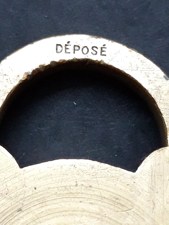 Ancien cadenas rond à code combinaison numérique. - Photo 4/4