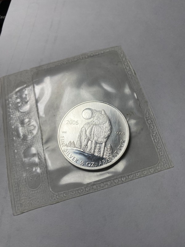CANADA 1 SILVER dollar 2006 " WOLF "  9999 pure