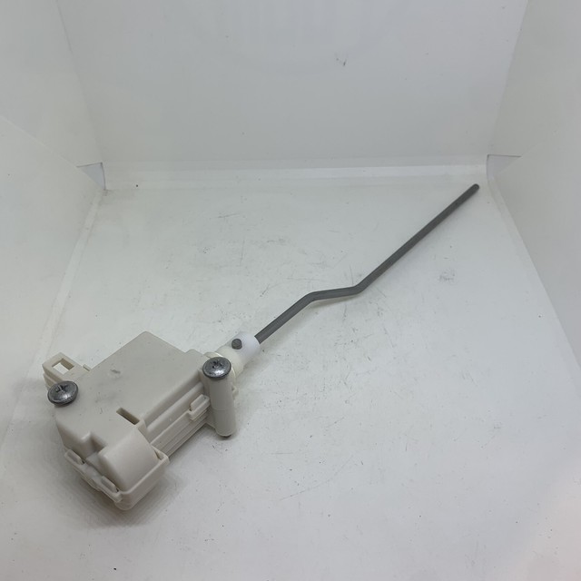 2009 Volkswagen Golf Mk6 Fuel Flap Actuator Motor 5K6810773A for sale