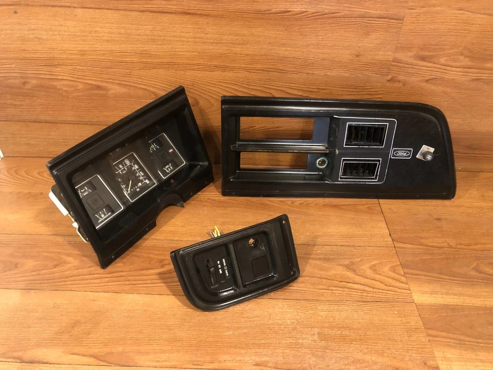 75-1991 FORD ECONOLINE VAN E150 E250 DASH CLUSTER VENT WOOD TRIM BEZEL PANEL OEM - Image 3 of 4