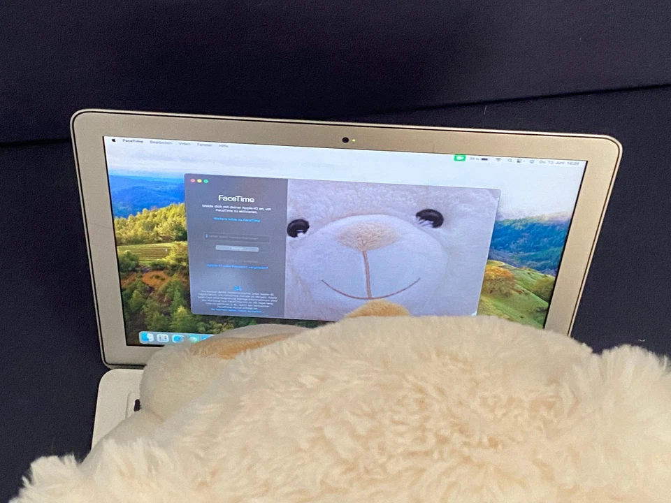 Apple MacBook Air 13 Zoll / 33cm, 4GB RAM, 250GB SSD, MacOS Sonoma 14.4.1 - Bild 3 von 4