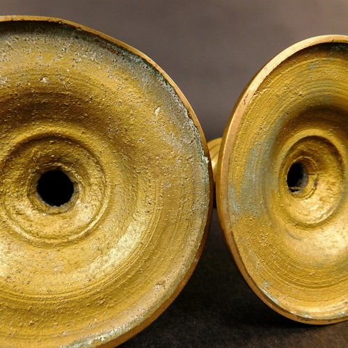 Vtg Pair Brass Candlestick Holders 7 1/2" Tall Cast Brass Weighted Foot - Picture 12 of 13