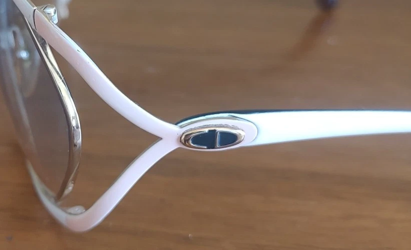 VINTAGE DIOR BUTTERFLY POLAR WHITE SUNGLASSES 1980'S MADE IN AUSTRIA Pink Cream - Image 4 of 4