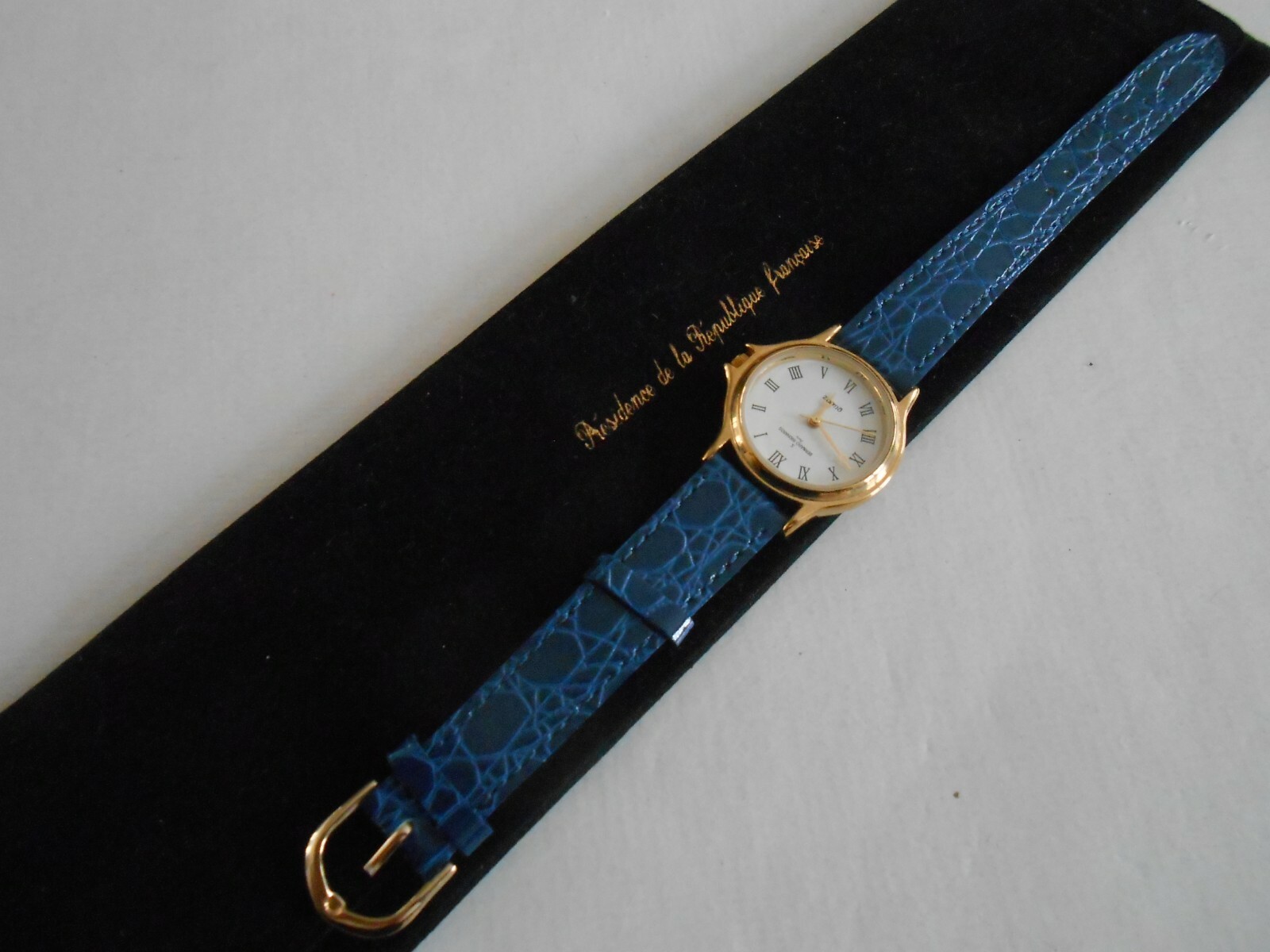 Montre Bernard Richards collector bleue : un cadeau d'exception pour femme