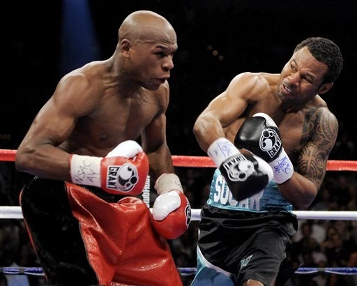 Floyd Mayweather Shane Mosley $5 MGM Grand Casino Chip 5/1/2010 - Image 4 of 4