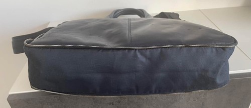 Intramontabile leggera borsa tracolla espandibile in pelle blu Piquadro - Foto 24 di 24