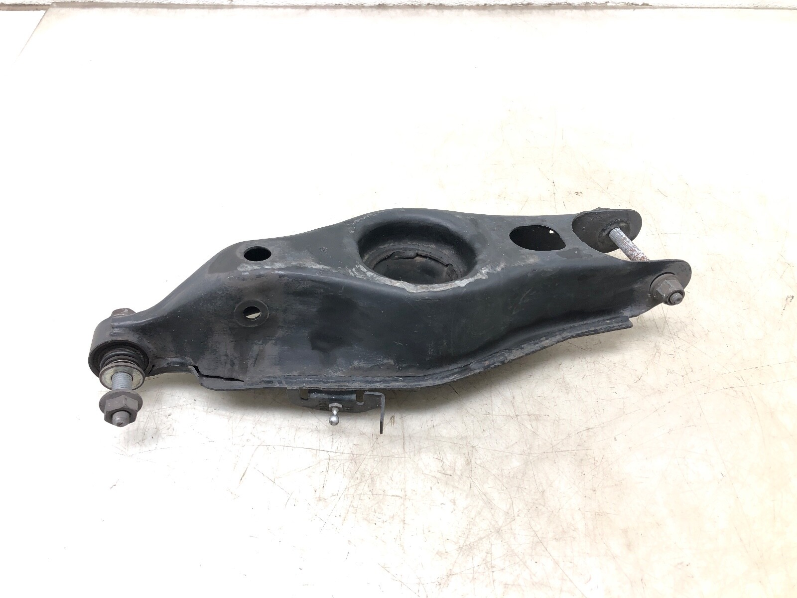 2014-2020 MASERATI QUATTROPORTE AWD RIGHT PASSENGER REAR LOWER CONTROL ARM OEM