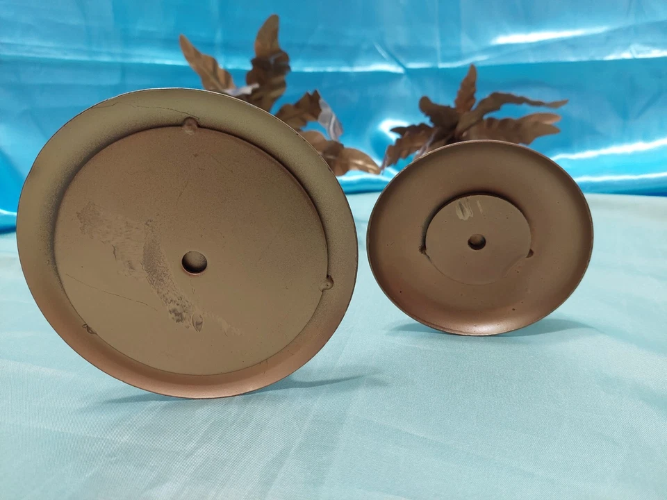 UN PAR DE PALMERAS DECORATIVAS DE ALUMINIO VINTAGE COLOR DORADO 11" Y 13" Foto 4 de 4