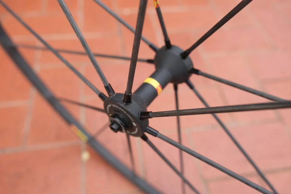 Mavic R-Sys, ruota anteriore, raggi in carbonio, copertoncino - Immagine 2 di 4