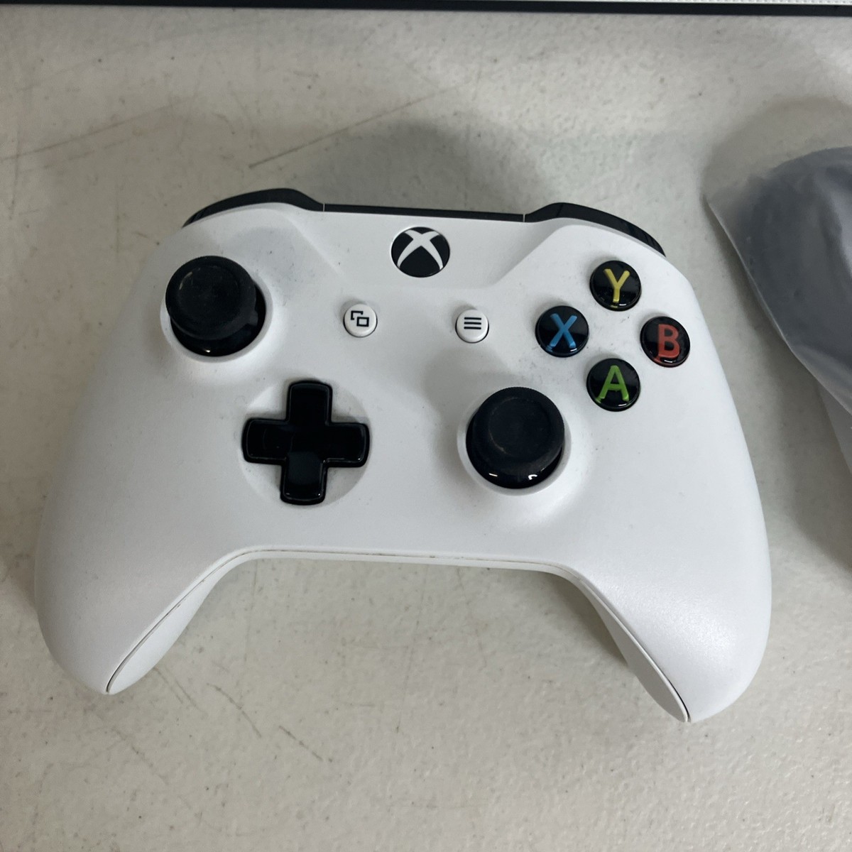 Microsoft Xbox One S White Bundle 15 Games GTA V 5 Battlefield 