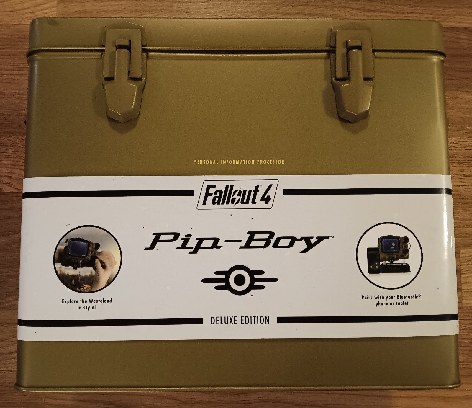 Fallout 4 Pip-Boy 3000 Deluxe Bluetooth Edition ThinkGeek Exclusive PipBoy Case!
