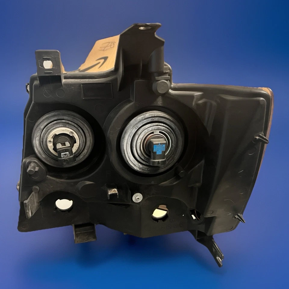 Conjunto de faros Chevrolet SUBURBAN TAHOE AVALANCHE DERECHO/CAPA DE PASAJERO CERTIFICADO Foto 2 de 4