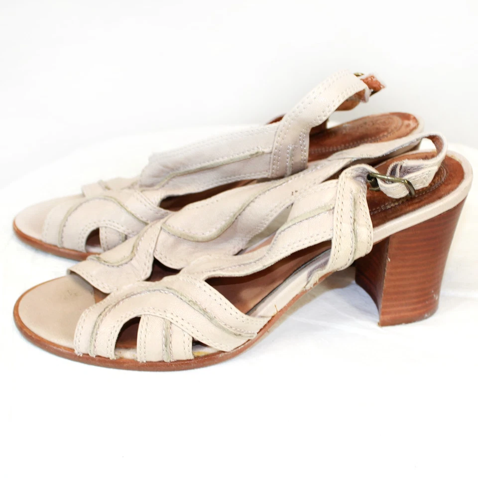 Sandálias Corso Como Couro Salto Bloco Bege Fivela de Tiras Casual Tamanho 10M - Imagem 3 de 4