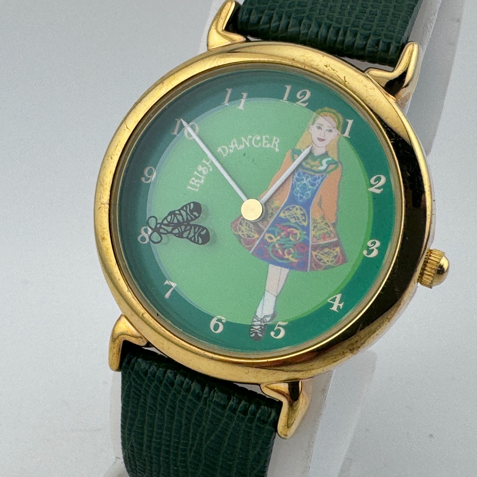 Reloj de Cuarzo Bailarín Irlandés Japón Unisex Tono Dorado Cuero Verde Batería Nueva De Colección
