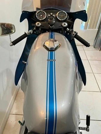 Ducati 900 Super Sport - tank view