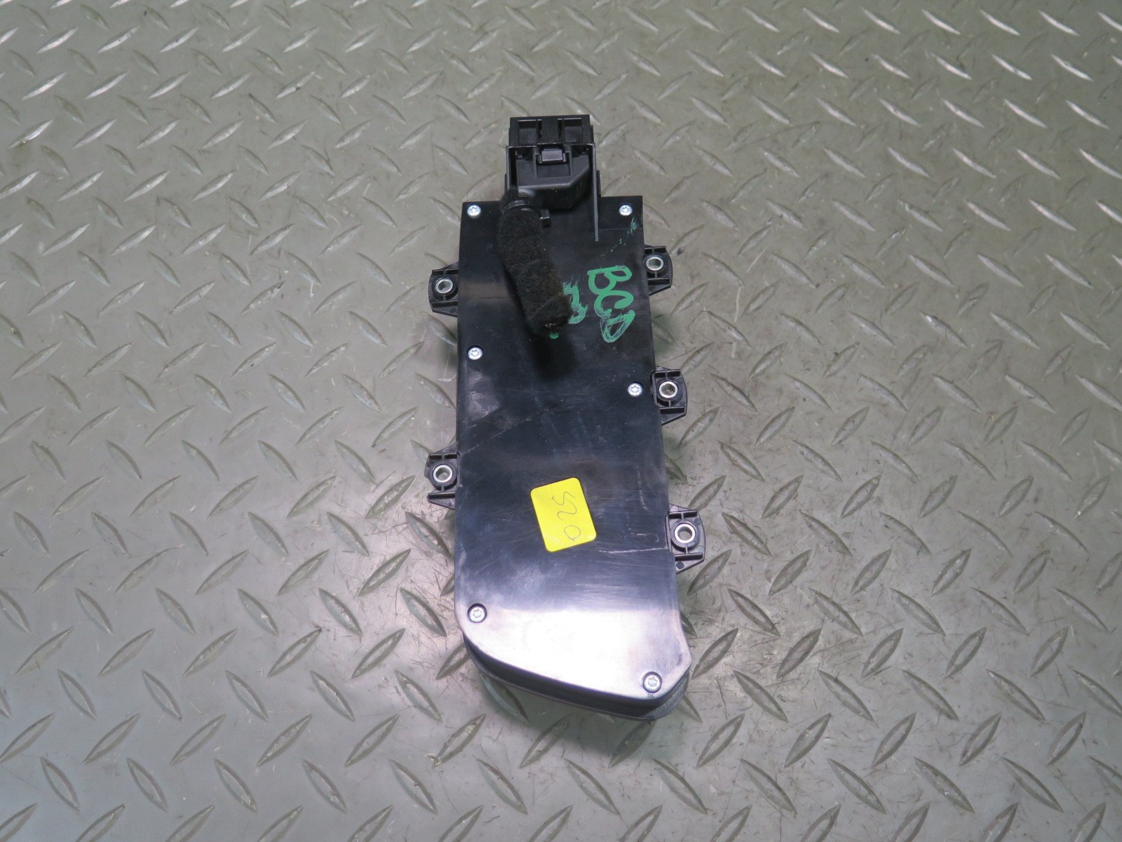 2006-2012 BENTLEY FLYING SPUR FRONT RIGHT SIDE SEAT ADJUST CONTROL SWITCH