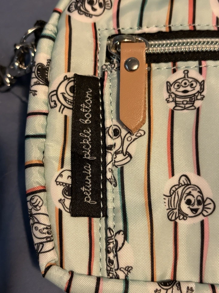Bandolera Petunia Pickle Bottom Pixar Foto 2 de 4
