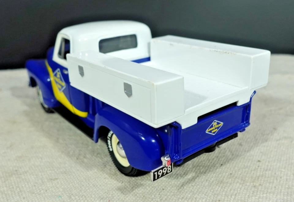 Chevrolet Service Truck Liberty Classics 1952 buen año banco de monedas con llave 1/24 Foto 4 de 4