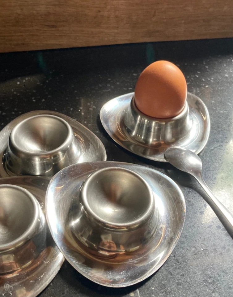 Coquetiers x 4 en inox style Alessi, triangulaire, space âge, 1970 - Photo 4/4