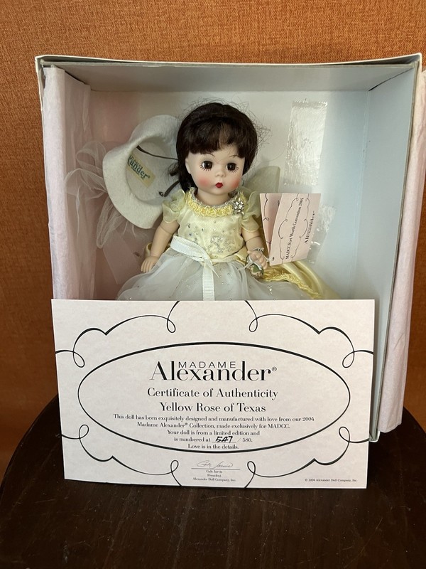 Nice 2004 Madame Alexander #39180 MADCC Yellow Rose Of Texas Doll W/ ORG Box 8" 