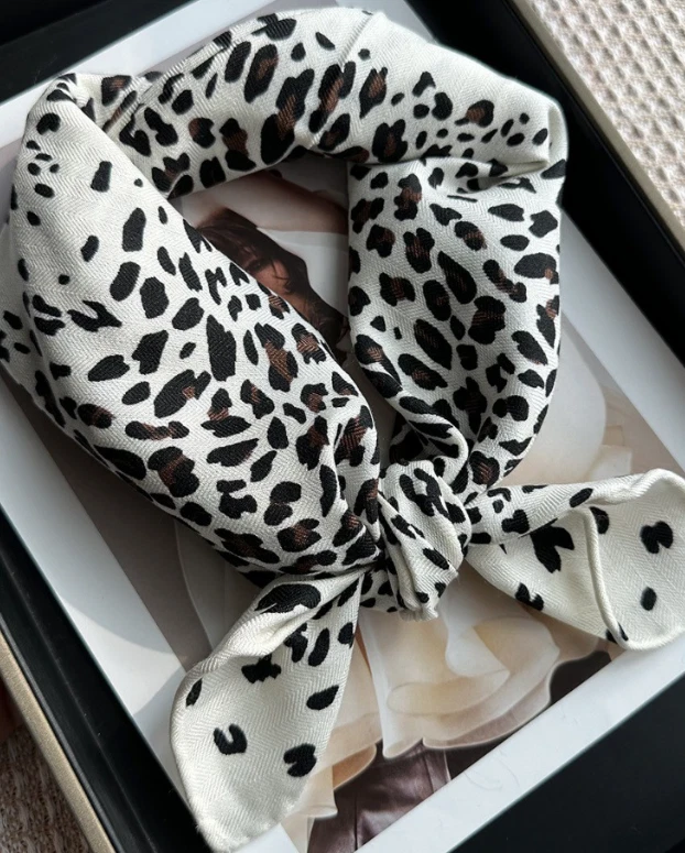 70% Cashmere 30% Silk Scarf 26'' Bandana Shawl leopard Print Neckerchief Wrap