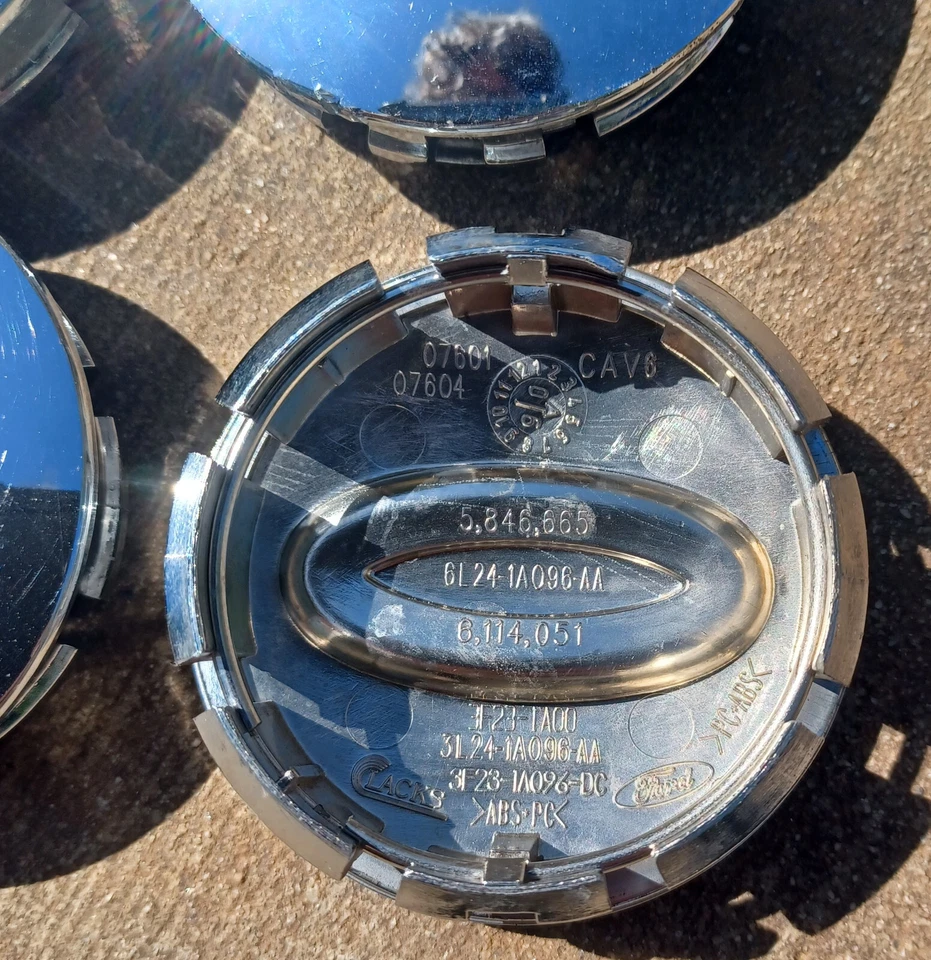 Juego de 4 tapas centrales Ford Explorer Edge Flex, 2008-2012 parte # 6L24 1A096 AA Foto 4 de 4