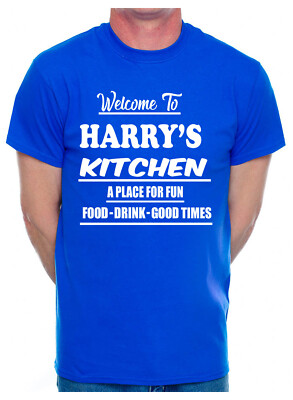 Personalisiertes Herren T-Shirt beliebiger Name oder Wort Willkommen in Harrys Küche 