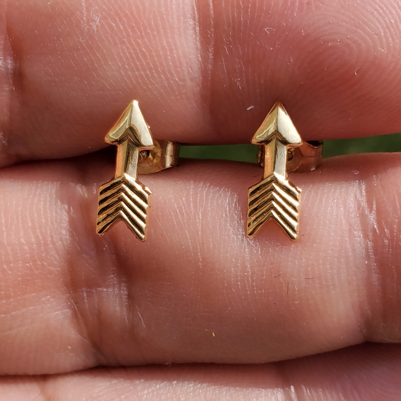 14K SOLID YELLOW GOLD SMALL ARROW STUD EARRINGS -… - image 11