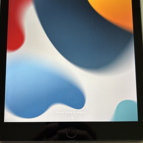 Apple iPad (5th Generation) A1823 32 GB, Wi-Fi + 4G, 9.7 in + Case Bundle - Picture 12 of 17
