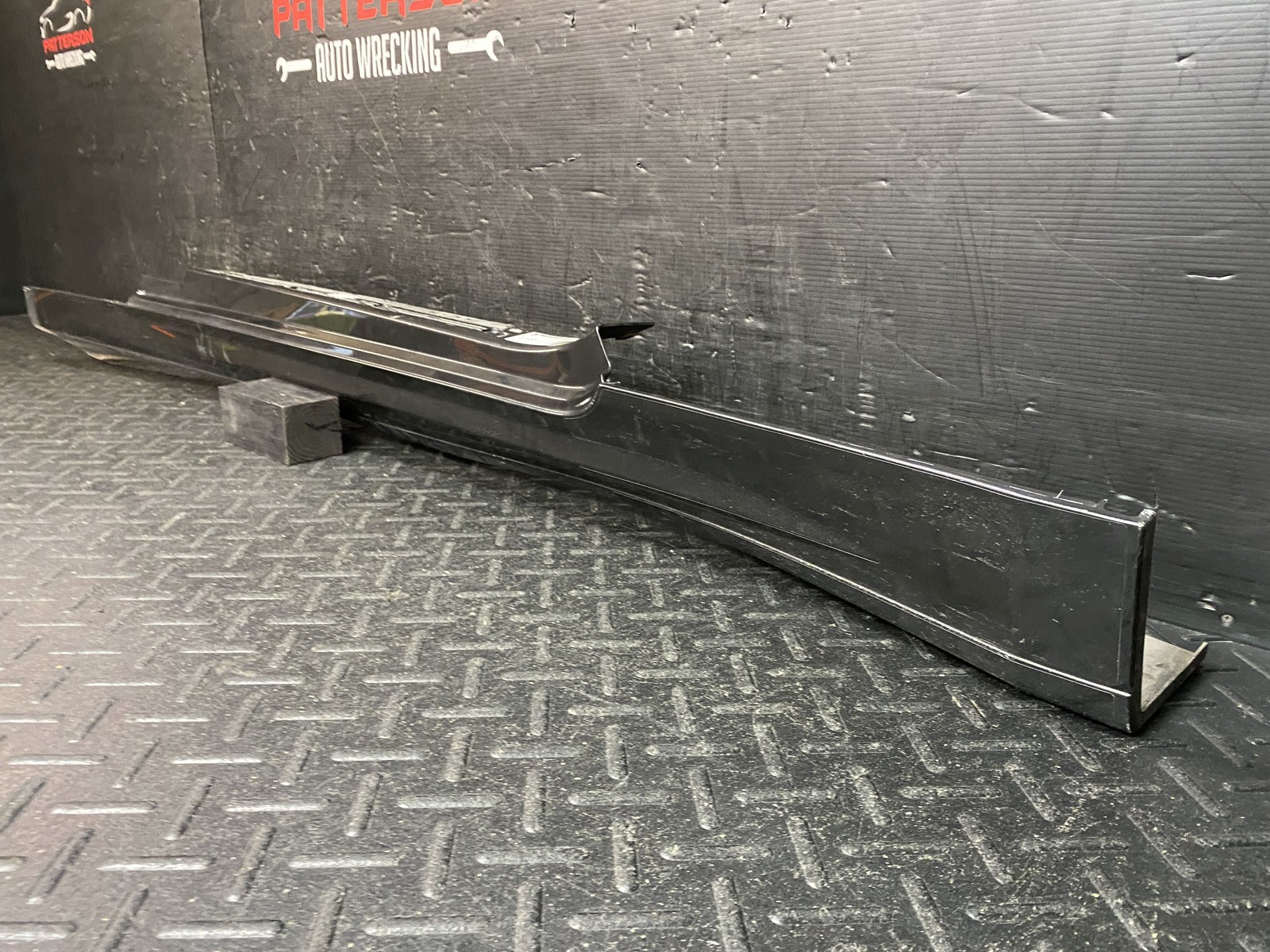 2011 MASERATI GRANTURISMO ROCKER PANEL DRIVER LEFTSIDE SKIRT TRIM PANEL NERO