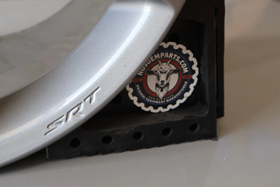 Llanta trasera Dodge Viper SRT-10 ACR 2010 1TH18GD3AA NUEVA OEM 19"X13" Foto 3 de 4