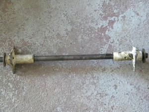 70s Ariens axl shaft and hubs. 10965, 01027900, 1027900