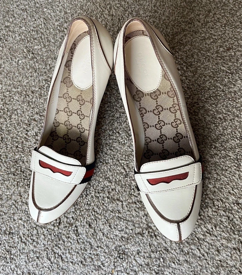 Zapatos de salón para mujer Gucci de cuero blanco roto 9,50 B Foto 2 de 4