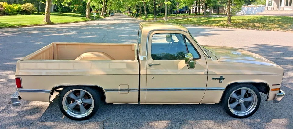 1987 Chevrolet C-10  - Image 3 of 4