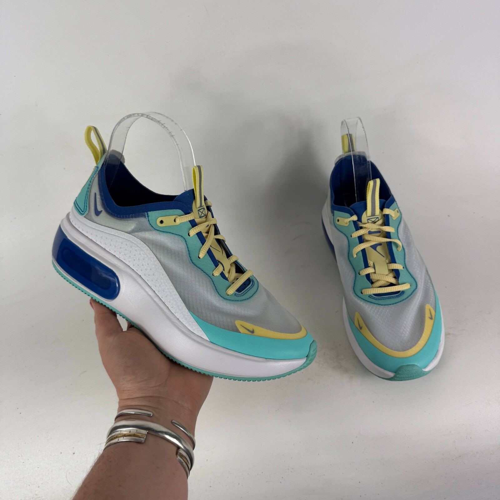 Nike Air Max Dia SE Sneakers Women's 7 White Low Top Running Athletic Shoes