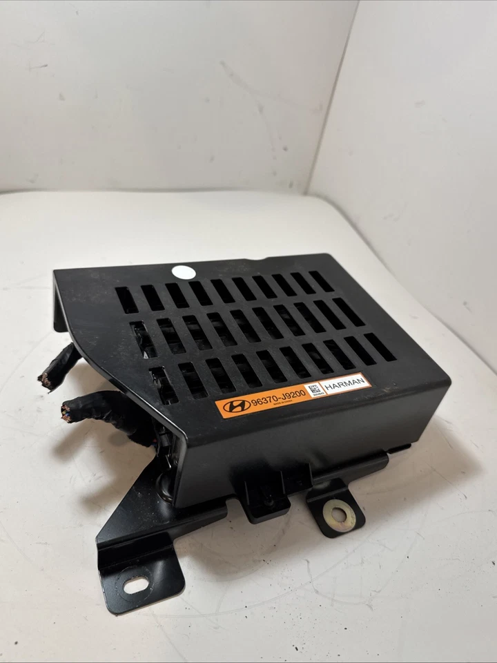 Hyundai Kona 2018 sistema de sonido amplificador módulo OEM 96370J9200 Foto 3 de 4