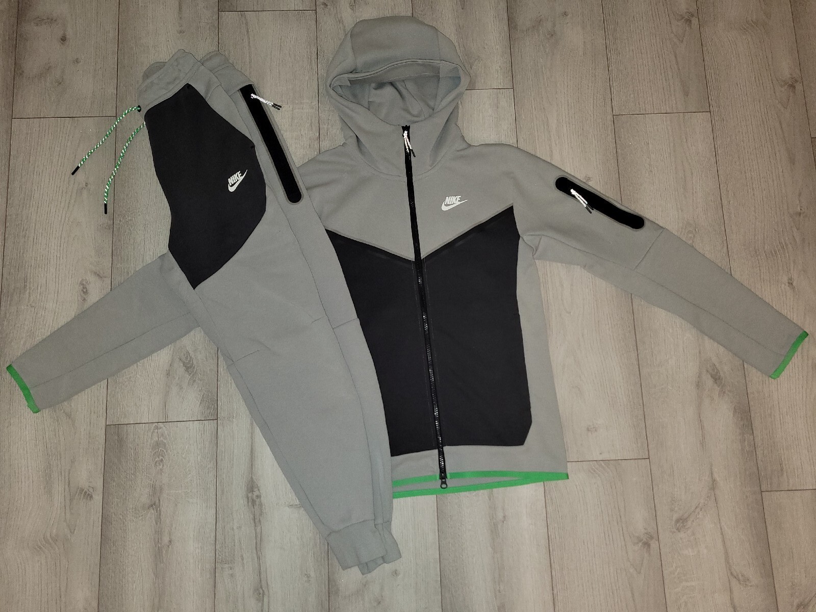 Nike Tech Fleece Tracksuit men's Rare Sold Out