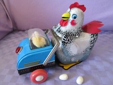 GIOCATTOLO D'EPOCA IN LATTA - GALLINA CON PULCINI - ORIGINALE ANNI 50/60 VINTAGE