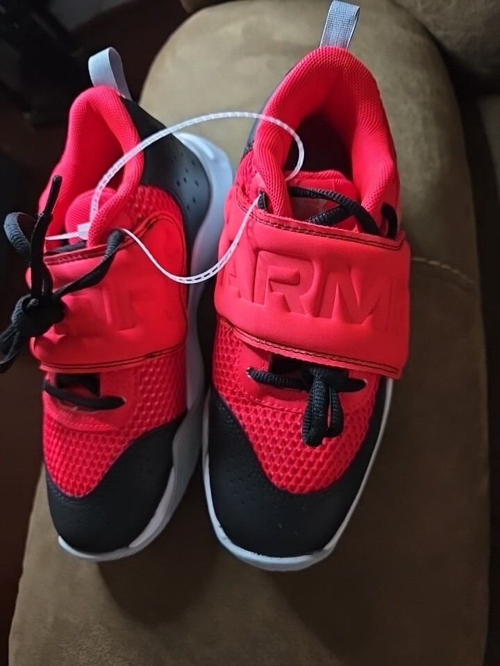 NEW Under Armour Kids' Pre School Zone Basketball Shoe Size 2.5 Youth Kids NWOT