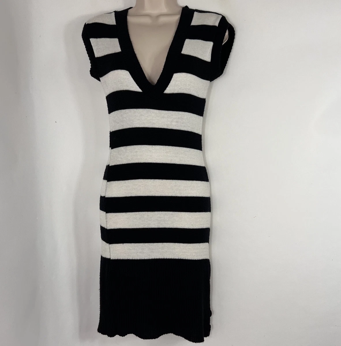 Pull Wet Seal Rayé Gris Et Blanc – Taille M, Manches Longues, Col Cheminée, En Bon état