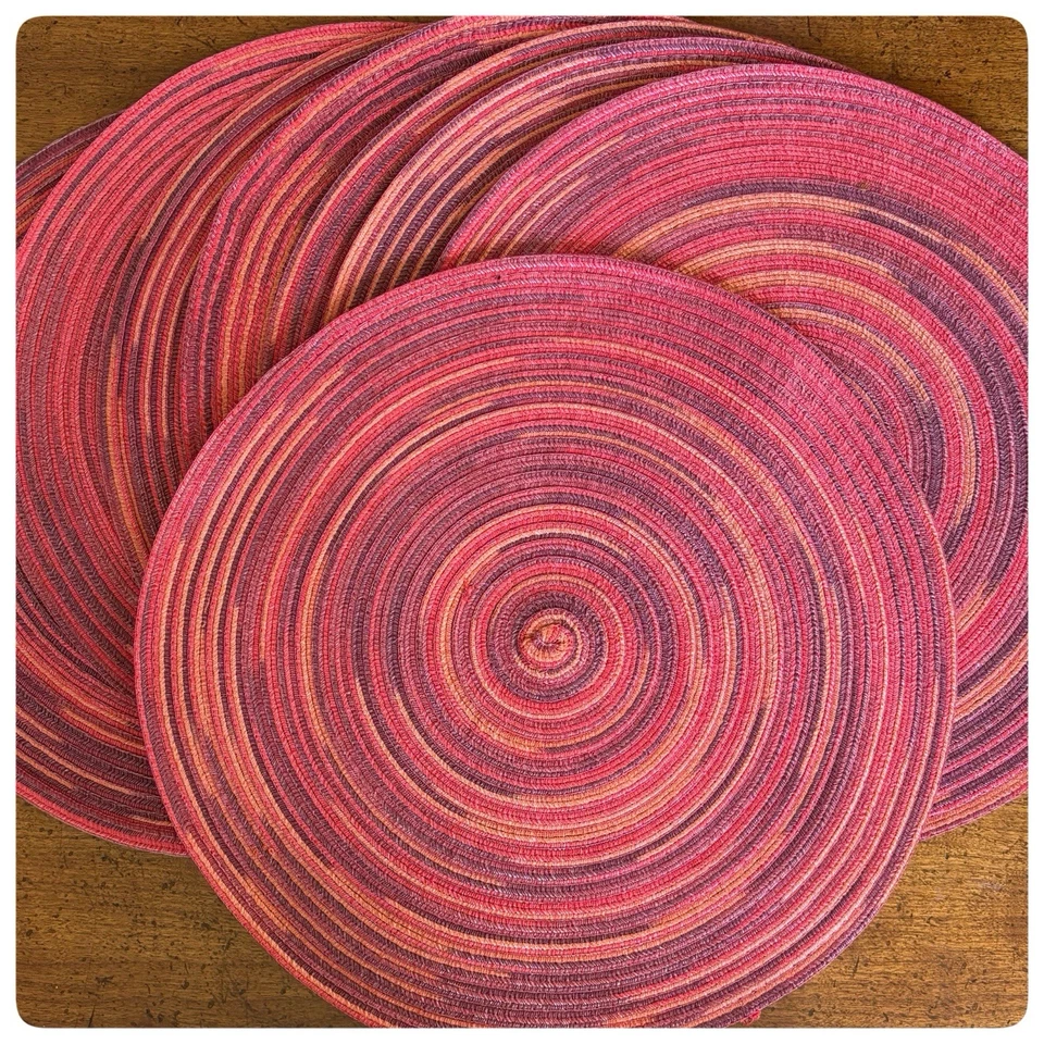 Xmas #15 Placemats Gold & Red  Holiday Place Setting - Image 3 of 3