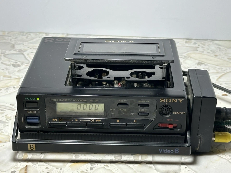 Reproductor grabadora de casete Sony EV-C8U Video8 VCR enciende sin probar Foto 2 de 4